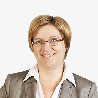 Mitarbeiterfoto Petra Lackner, Head of Center Commerce & Industry